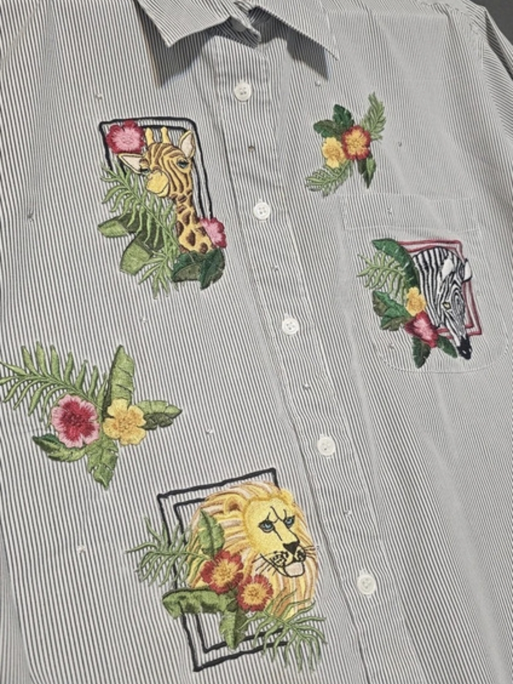 Mili Designs Embroidered Striped Button Down in Gray & White XL Like New - Picture 4 of 7